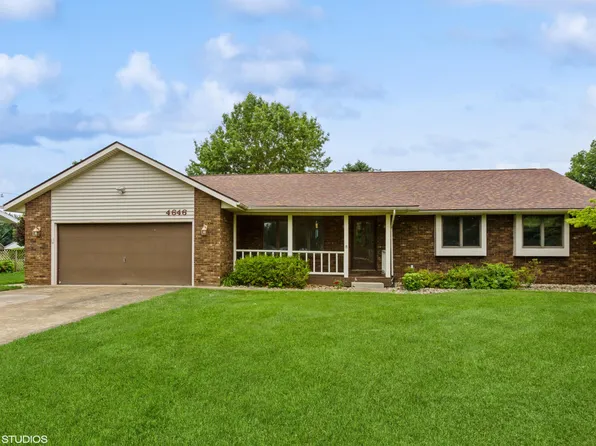 4646 Iris Ct, Saint Joseph, MI 49085