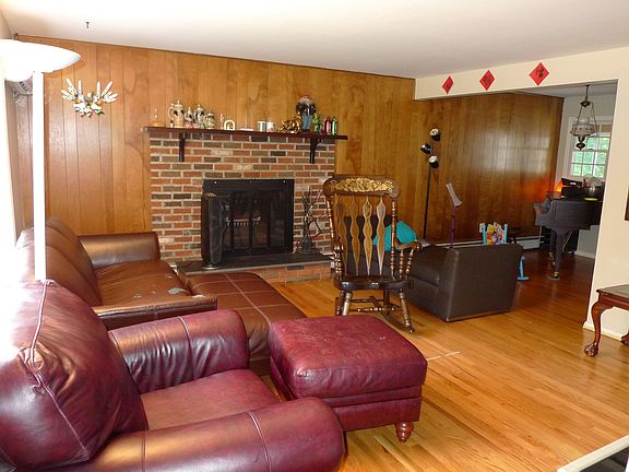 Living Room/Fireplace