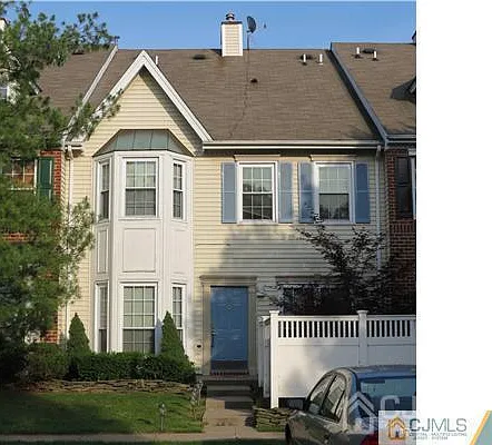 19 Goodwin Dr — Photo 1