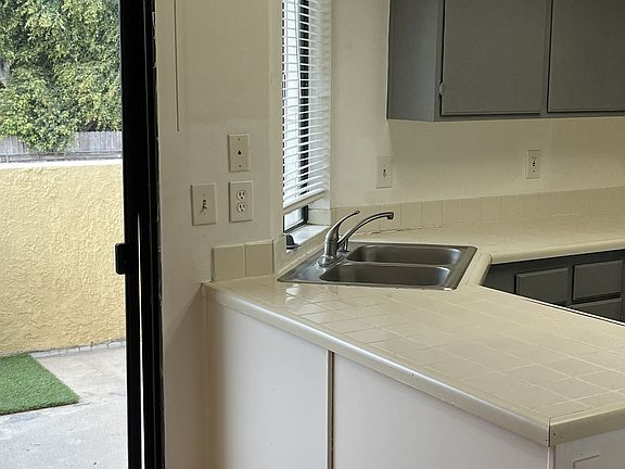 4th image of 707 S Webster Ave #114