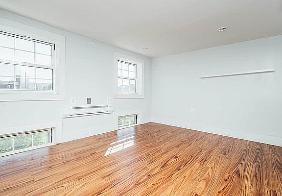 4th image of 255 Evergreen Ave APT 3L