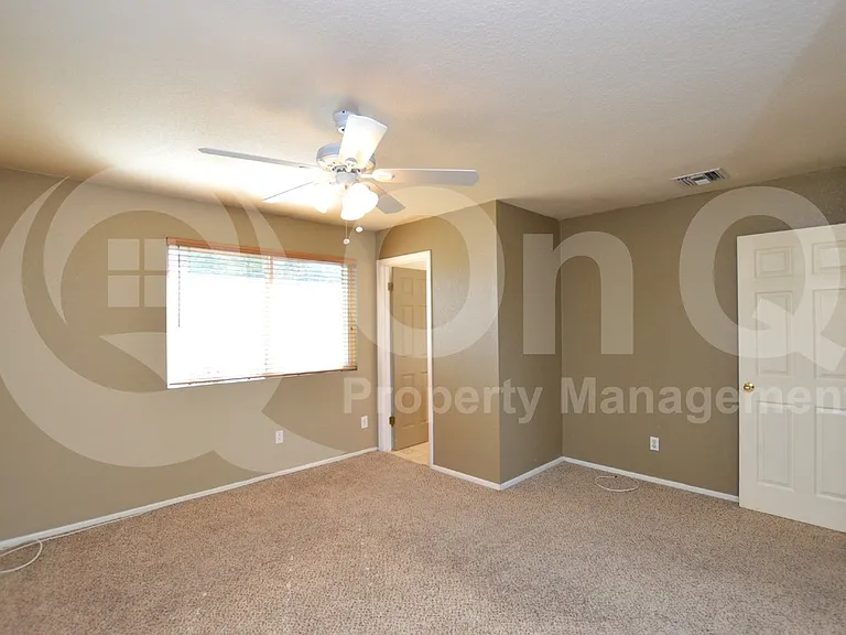 5019 E Laurel Ln — Photo 12