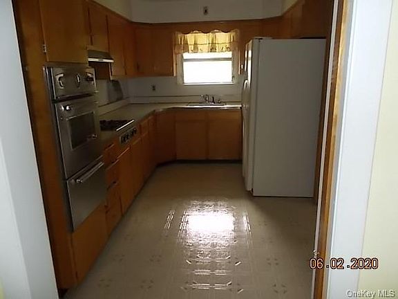 3rd image of 32-34 Edgewood Pl