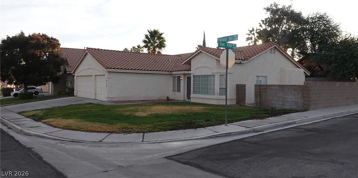 3 bed, 2.0 bath, 1596 sqft, $2,100 — Photo 3