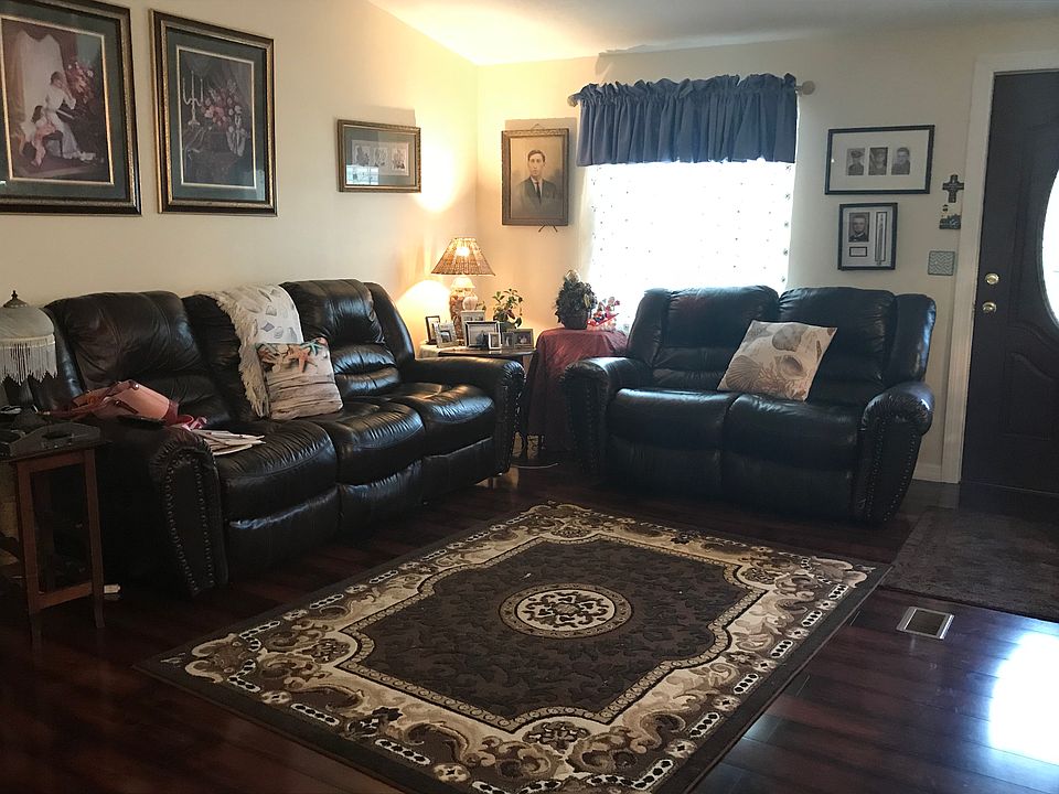 1st image of 724 Rolling Hills Dr