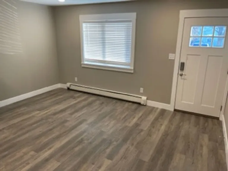 Newly Remodeled 1 Bedroom Apartment 1 Blk from Indiana University National Championship Team! — Photo 19
