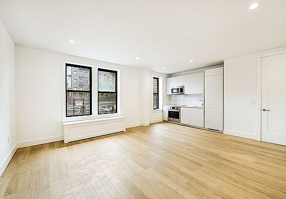 3rd image of 95 Linden Blvd APT 35A