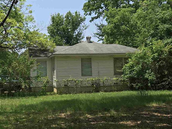 3rd image of 804 Blanton Ave