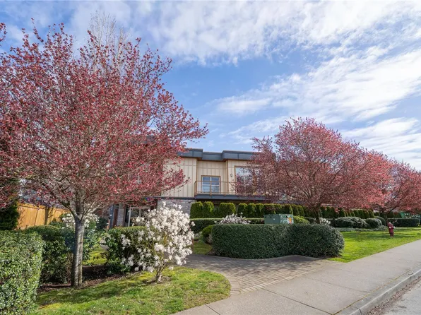 10421 Resthaven Dr #204, Sidney, BC V8L 3H4