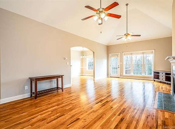 3rd image of 103 Cabana Dr