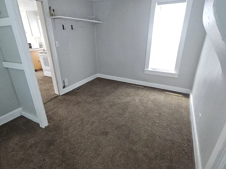1427 Lincoln St — Photo 8