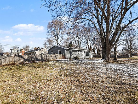 3rd image of 10203 Shadowlane Ave