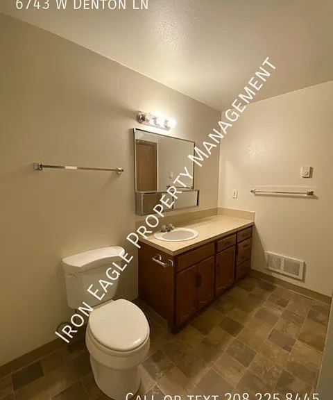 6743 W Denton Ln — Photo 6