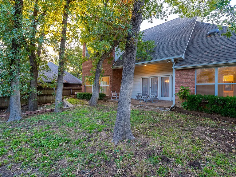 2411 Cross Timbers Trl — Photo 35