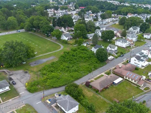 2 E Oak St, Pittston, PA 18640