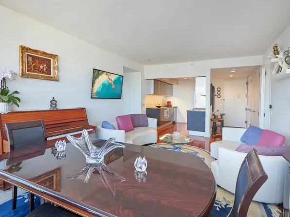 350 West 42nd Street image 3 of 19