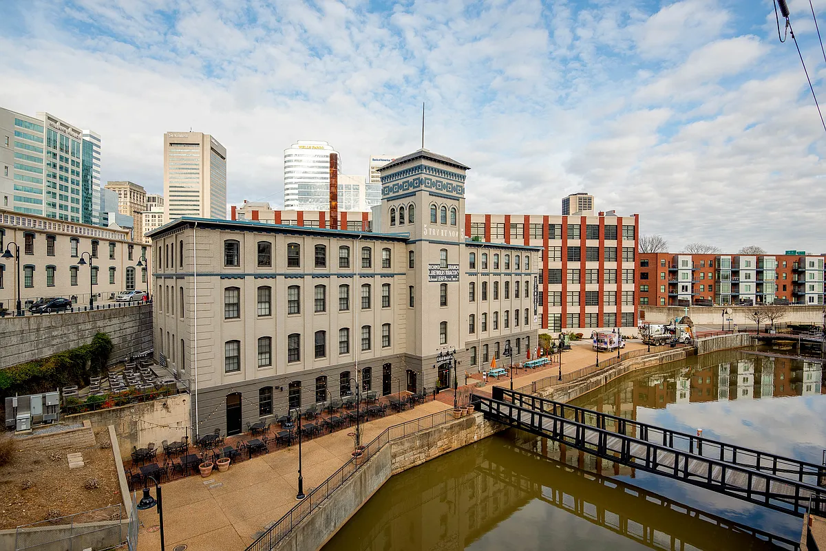Building Photo - The Locks