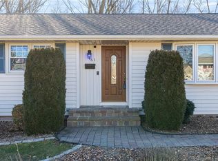 61 Augusta Dr, Newington, CT 06111