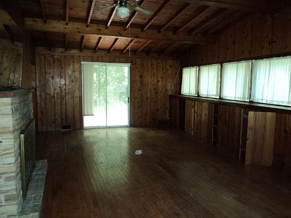 3rd image of 4715 Terminal Dr