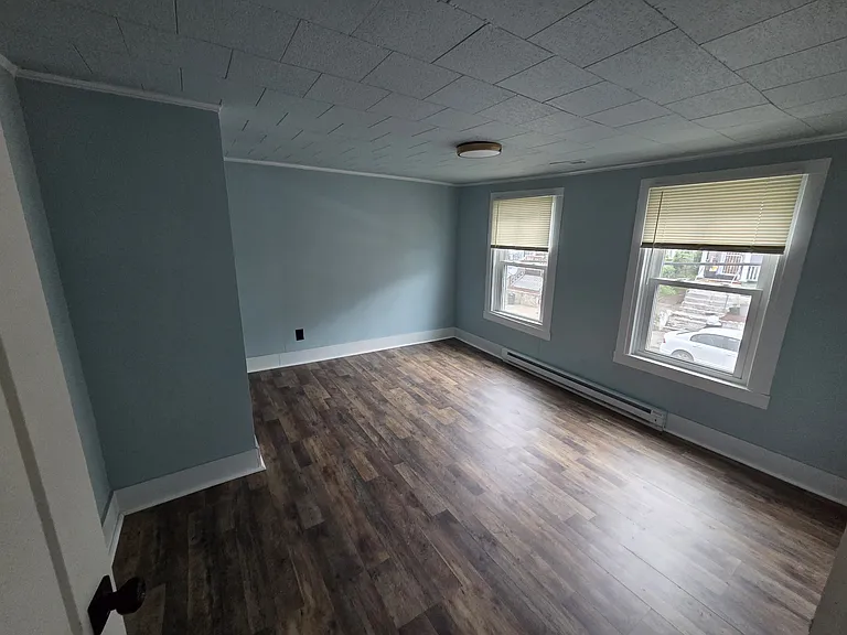 208 E Liberty St — Photo 14