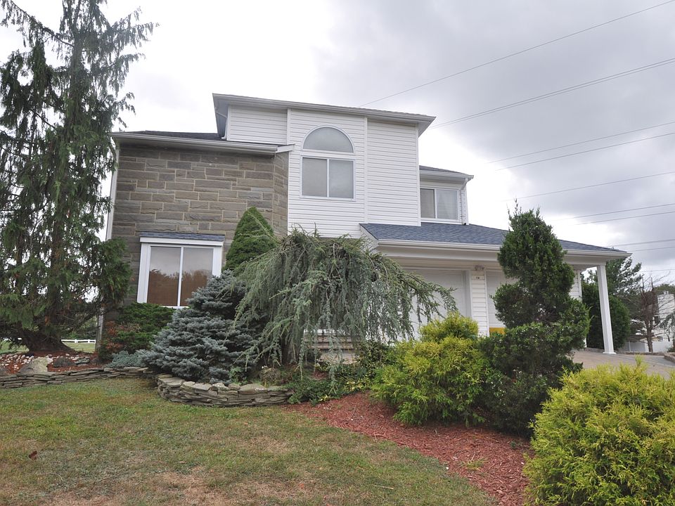 1st image of 13 Racine Ln