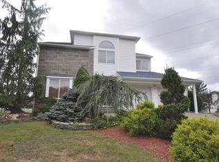 13 Racine Ln, Matawan, NJ 07747