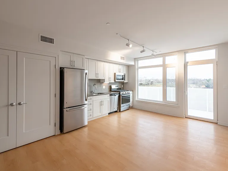 70 New St #218 — Photo 2