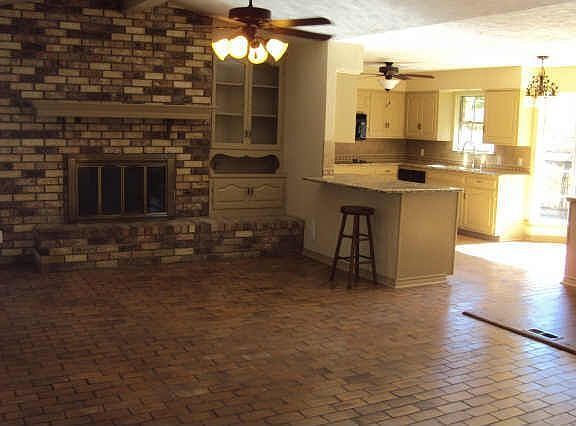 3rd image of 324 Westpark Dr N