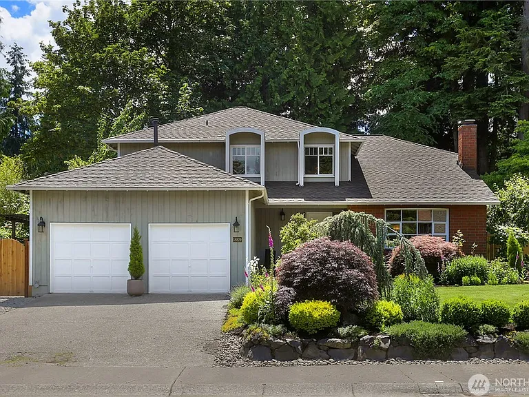 18829 SE 46th Way — Photo 1