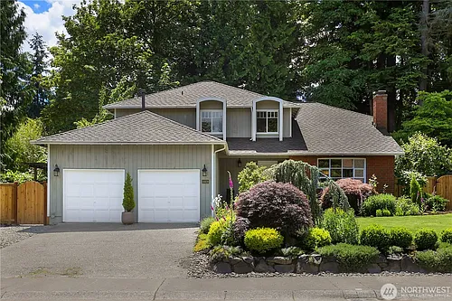 18829 SE 46th Way Photo 1