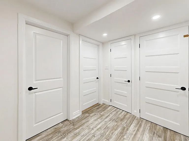 18 King Richard Ct #LOWER — Photo 11
