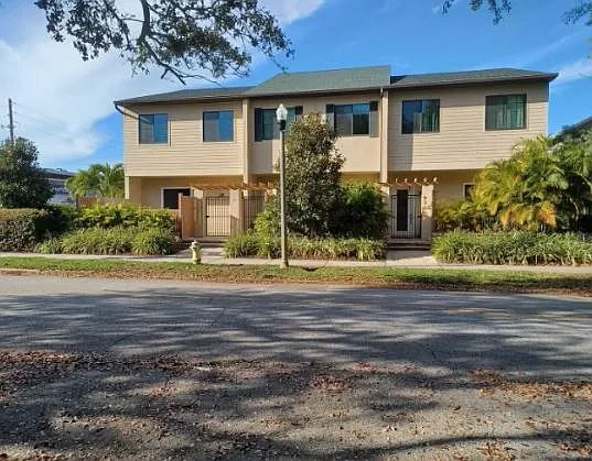 3 bed, 2.5 bath, 1739 sqft, $3,800 — Photo 2