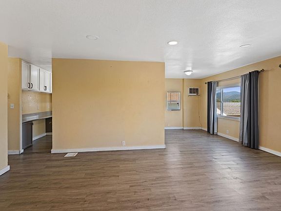 4th image of 4015 Eureka Ave #0