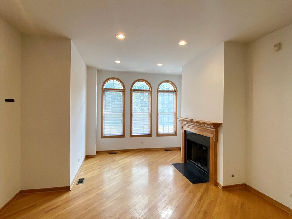1st image of 1326 W Diversey Pkwy #1