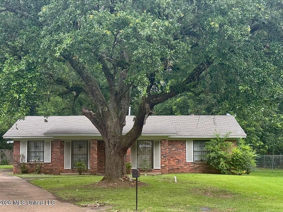 1st image of 352 Catalina Cir
