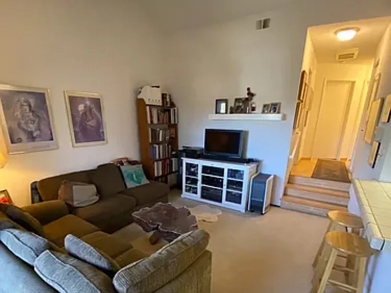 Kenbrook Cir — Photo 3