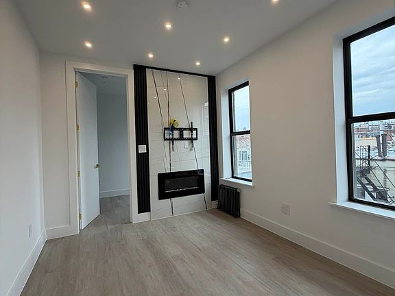 3rd image of 28 Bedford St APT 26