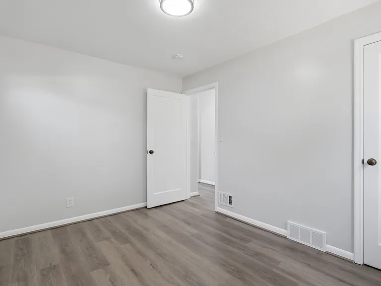 654 W Lennox St — Photo 9