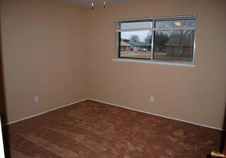 1519 Holiday Pl — Photo 11