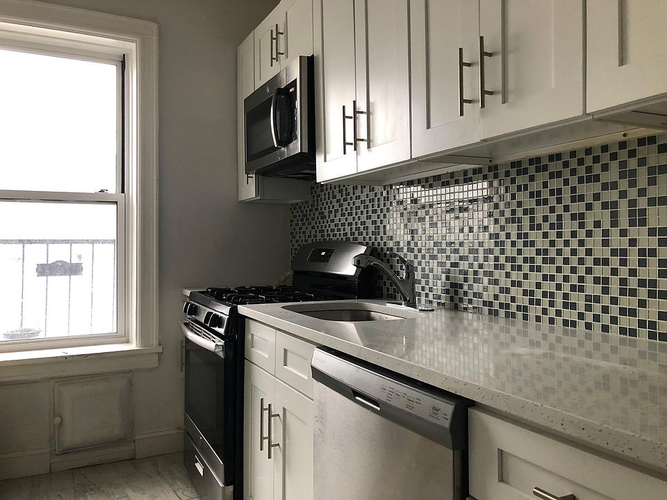 2nd image of 162 Avenue C #1E