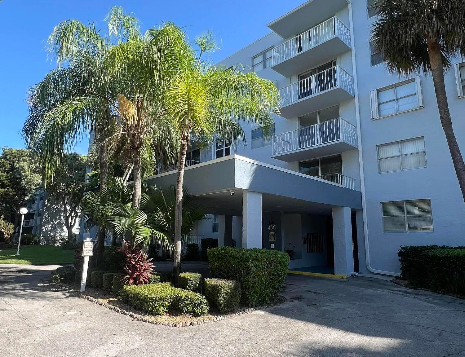 480 Executive Center Dr — Photo 1