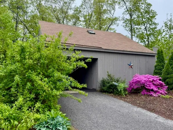 204 Coburn Woods Drive, Nashua, NH 03063