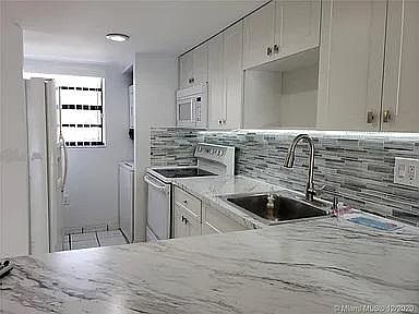 4th image of 2634 W 60th St #2634