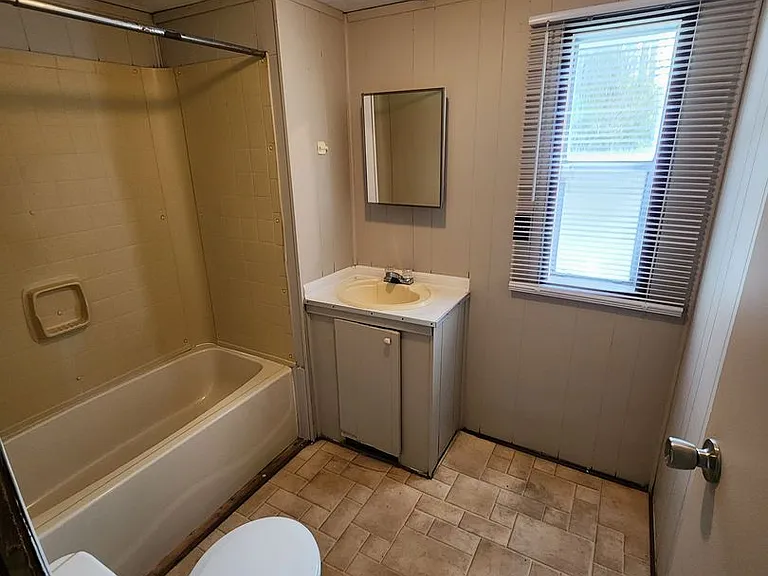 1219 W Oglethorpe Hwy — Photo 18
