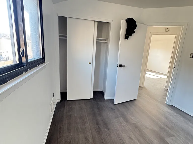 98 Logan Ave #2A — Photo 11