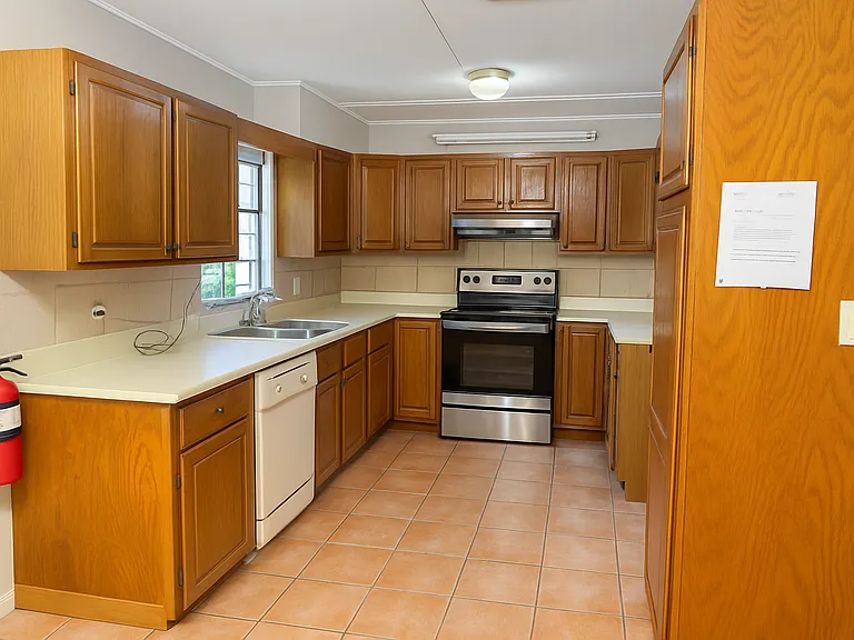 4409 W Varn Ave — Photo 4