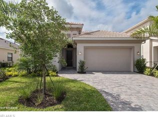 1590 Serrano Cir, Naples, FL 34105