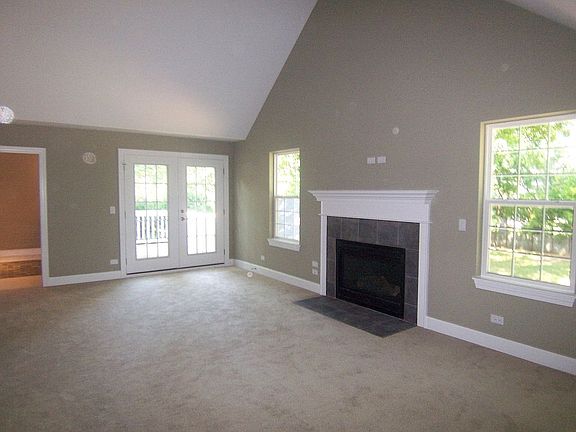 Master w/fireplace & balcony