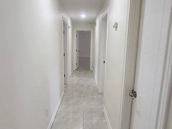 3rd image of 2002 W Barcelona Ave