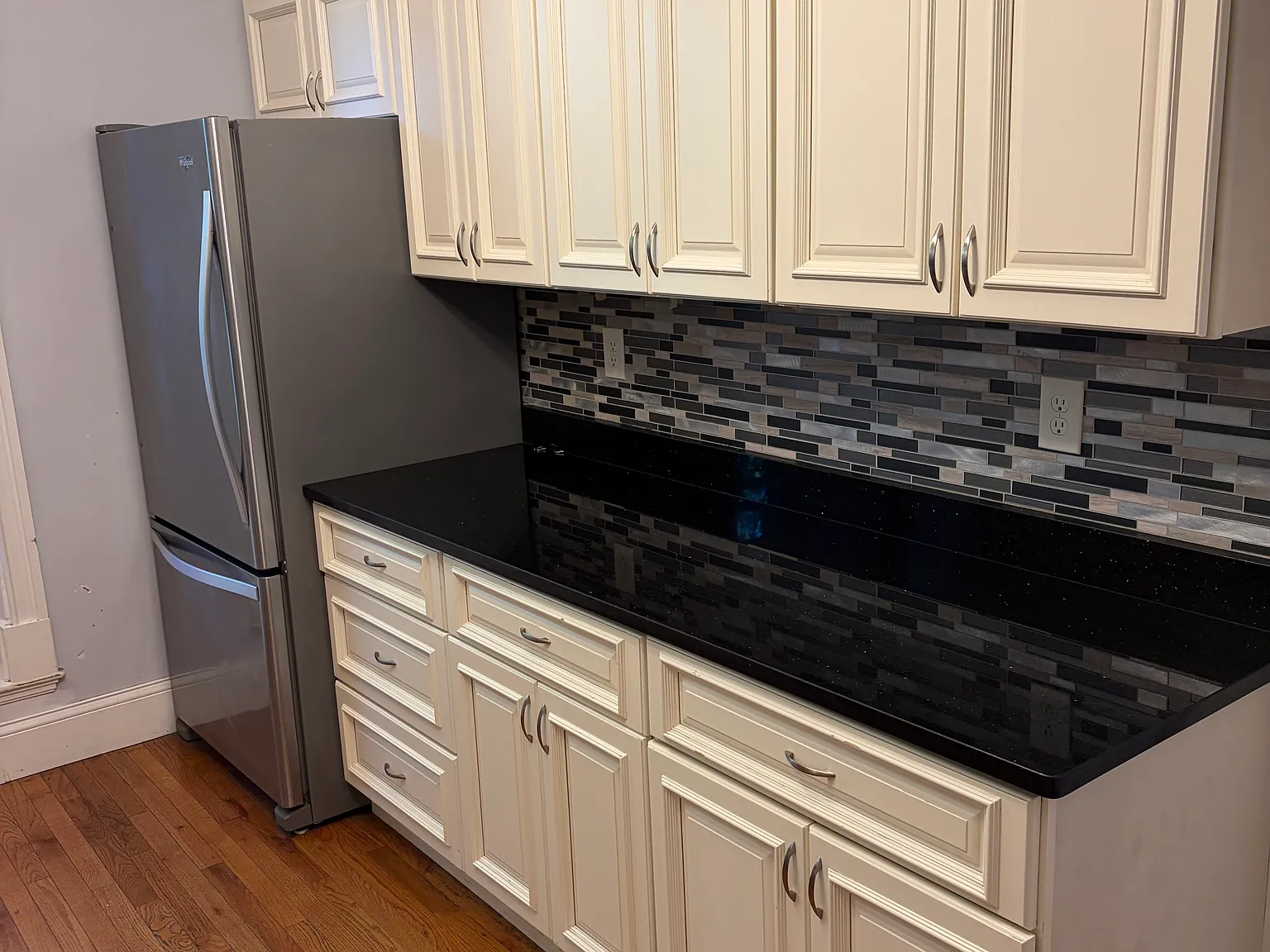 4 bed, 1200 sqft, $4,900 — Photo 2